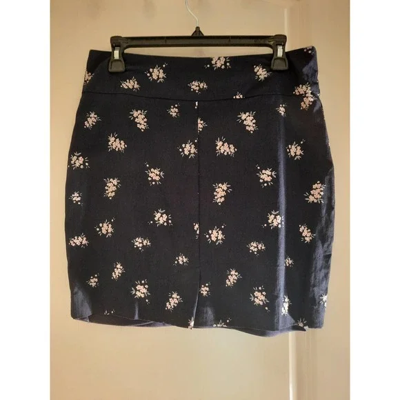 Margaret M Petite Stretch Straight Skirt size M - Picture 2 of 3